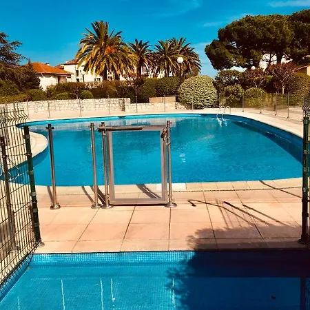 Apartment Secured Parc Velusine With Private Parking, Terrace, Pools And Tennis Courts.